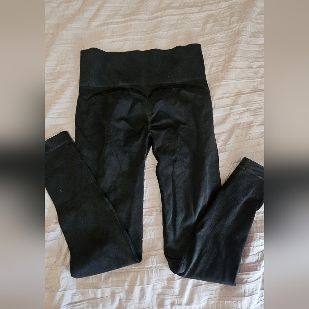 Black Gymshark Leggings - Picture 2 of 4